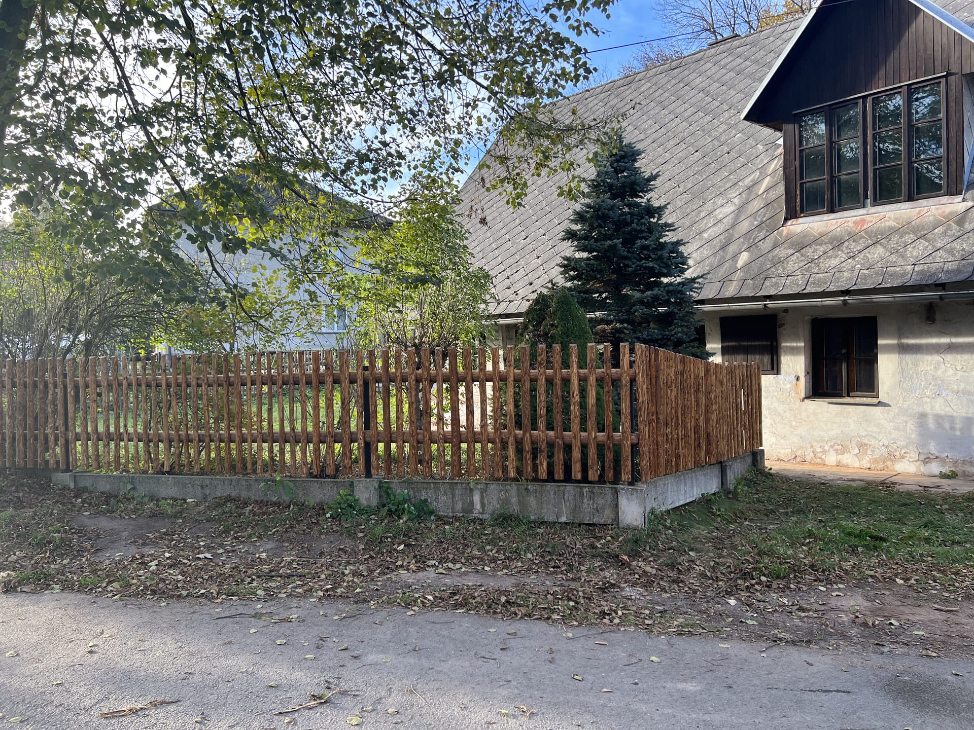 Obrázek 1 / Dřevěné ploty - strojně loupané   - realizace Červená u Letohradu 10-2021